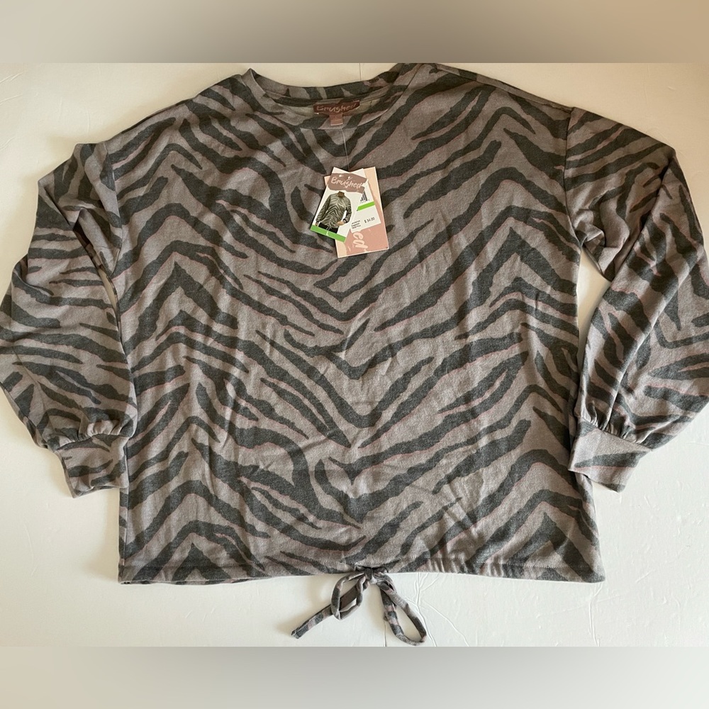 NWT Brushed Knit Top Animal Print Size Large in Ash combo color